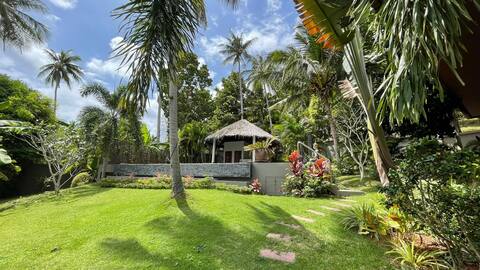 Elegant 2 bd villa+studio, pool & tropical garden