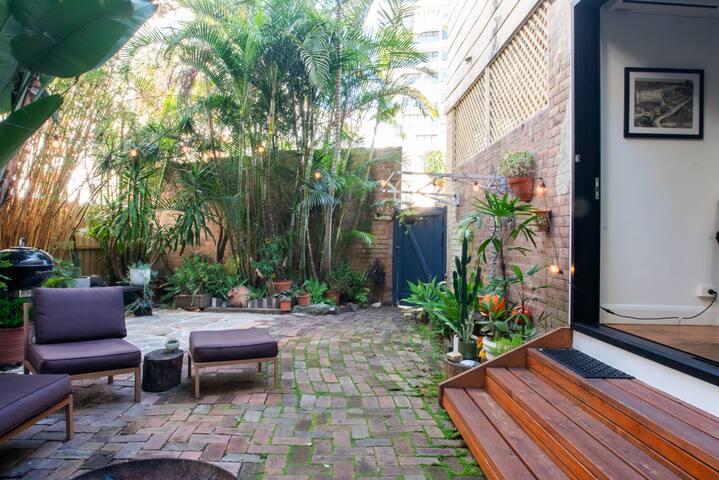 Queensy Corner gallery image 3