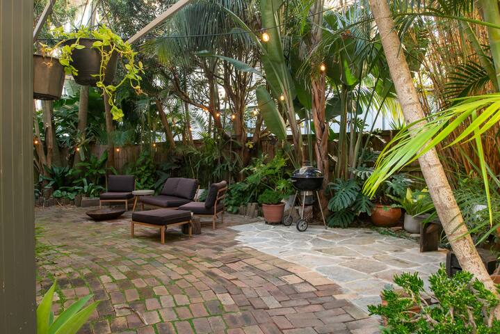 Queensy Corner gallery image 2