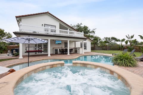 Saltwater Pool 10 Min - WPB &Palm Beach! King Beds