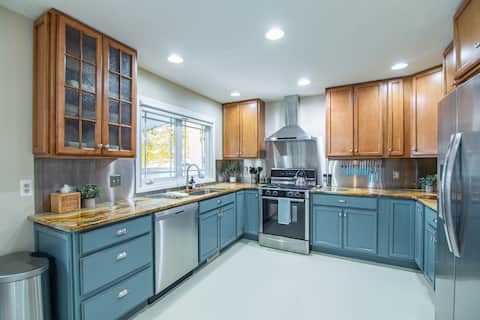 Eagle Hills-Next to Golf Course