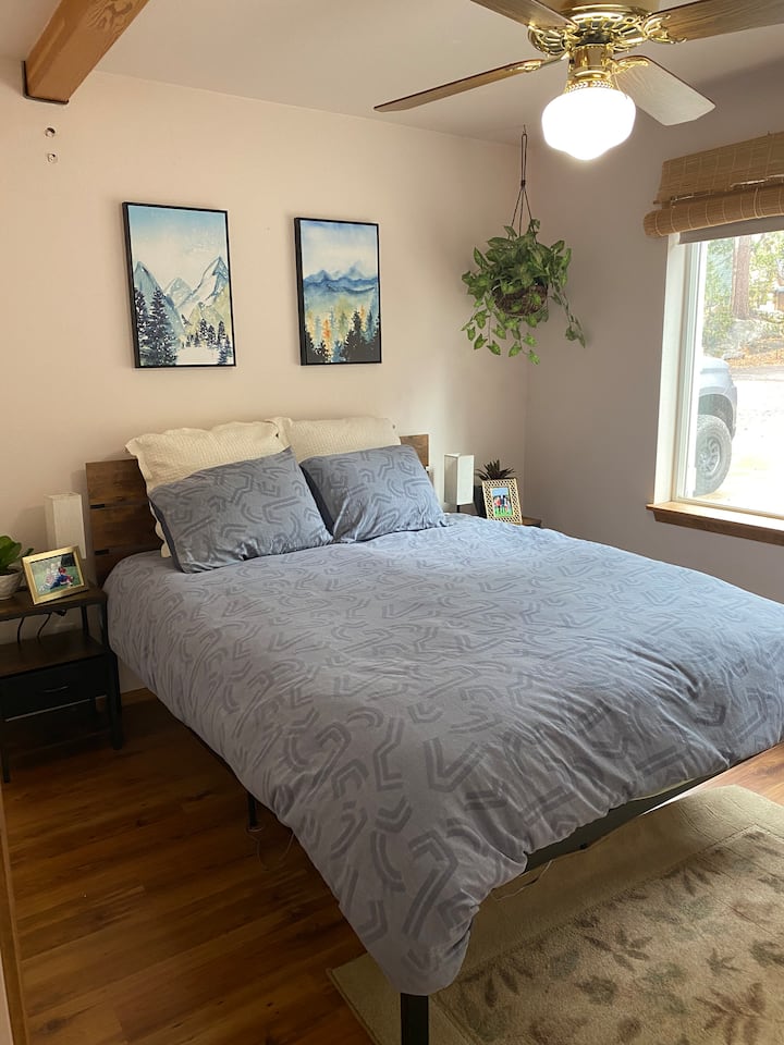 2. spálňa s manželskou posteľou Queen. 