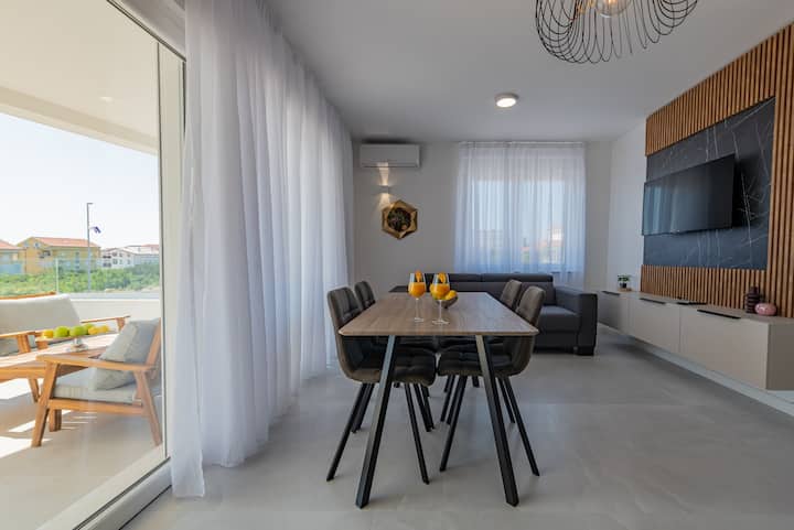 One-bedroom Apartment Twins With Terrace And Pool - Stara Novalja