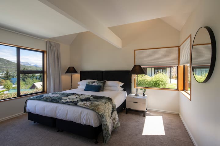 Glavna spavaća soba - Super veliki bračni krevet koji se dijeli na krevete za jednu osobu