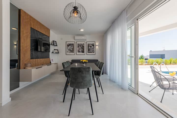 Two-bedroom Twins Apartment Next To The Pool - Novalja