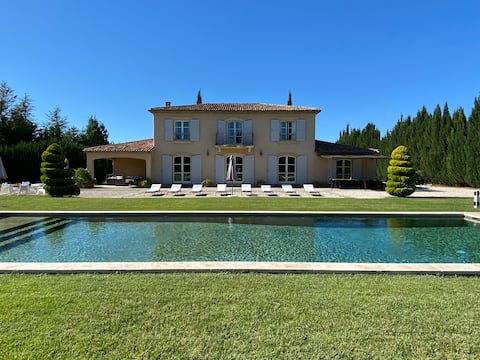 Bastide Aixoise, Luxury and wide open spaces