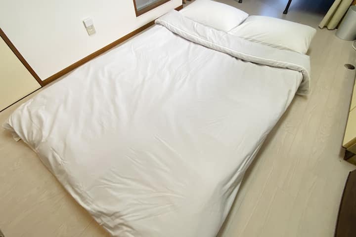 Është një futon i dyfishtë.