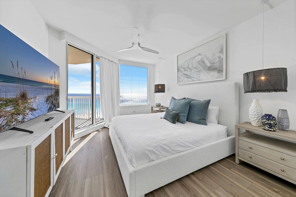 Главна спална соба - кралски кревет, нов под/мебел, сопствена бања, пристап до балкон