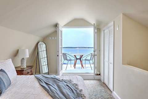 Waterfront w/ Private Beach Near Providence