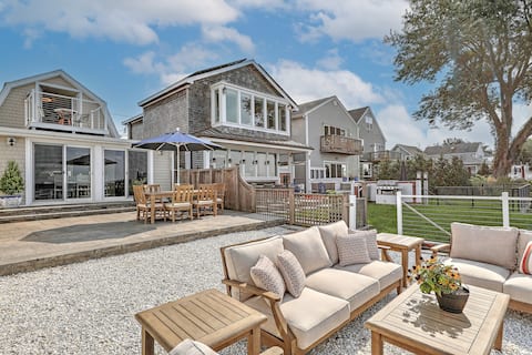 Waterfront Retreat with Chef’s Kitchen & Views