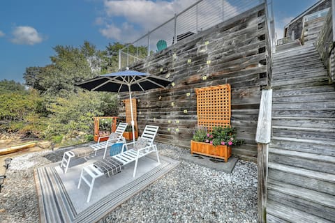 Waterfront Retreat with Chef’s Kitchen & Views