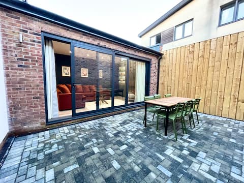 Barton Suites- Luxury Home 1 of 2. Sleeps 6