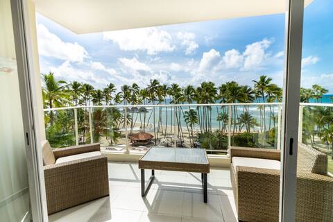 Club Hemingway. Beachfront Apartment