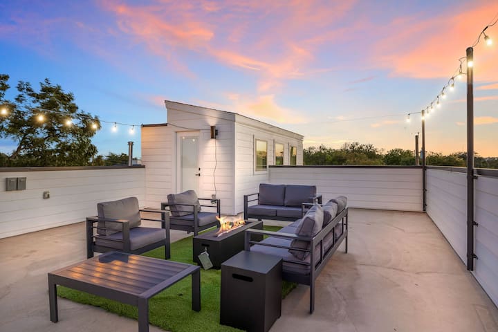 Modern 5 BR New Home w/ Rooftop & Full Yard! gallery image 4