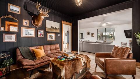 Theater | Sauna | Hot Tub @ Hocking Hills Retreat