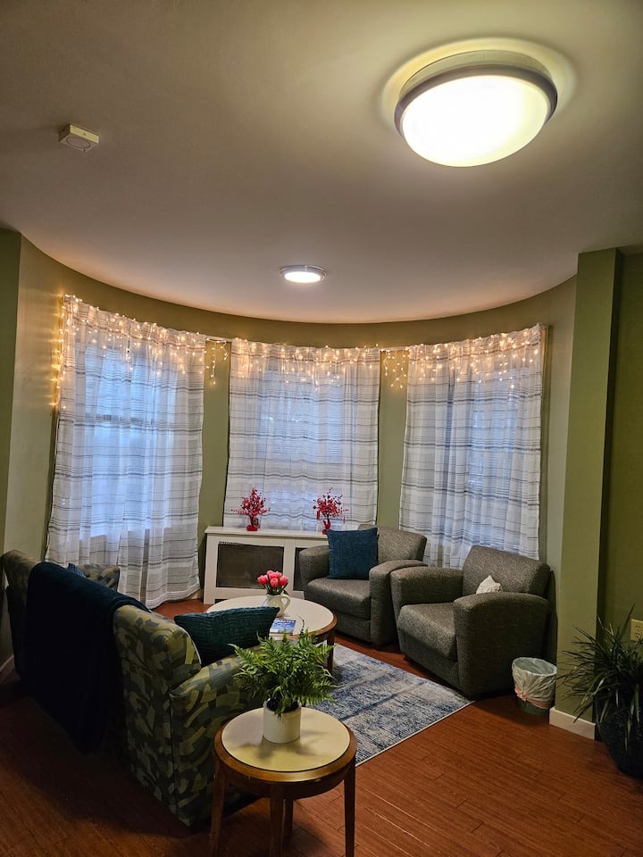 Cozy Harvard Square 1 Bedroom - Cambridge, MA