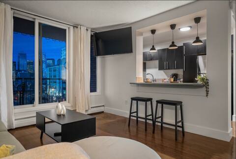 Popular Airbnb listing: Expansive Views- Walk to Saddledome- UG parking in Cliff Bungalow
