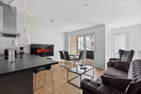 Top Airbnb: Two-room apartment with balcony and large kitchen in Kleinzschocher