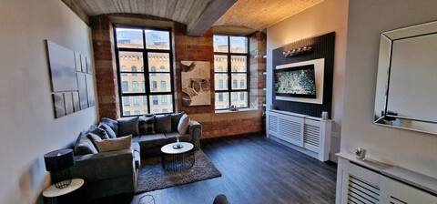 Successful Airbnb property: Modern 1 Bed Apartment With Secure Gated Parking in Bradford