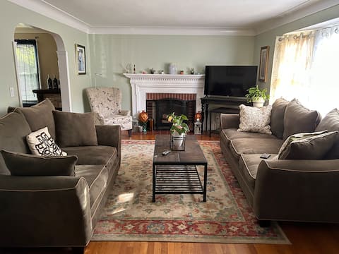 Charming Room/Cozy Getaway
