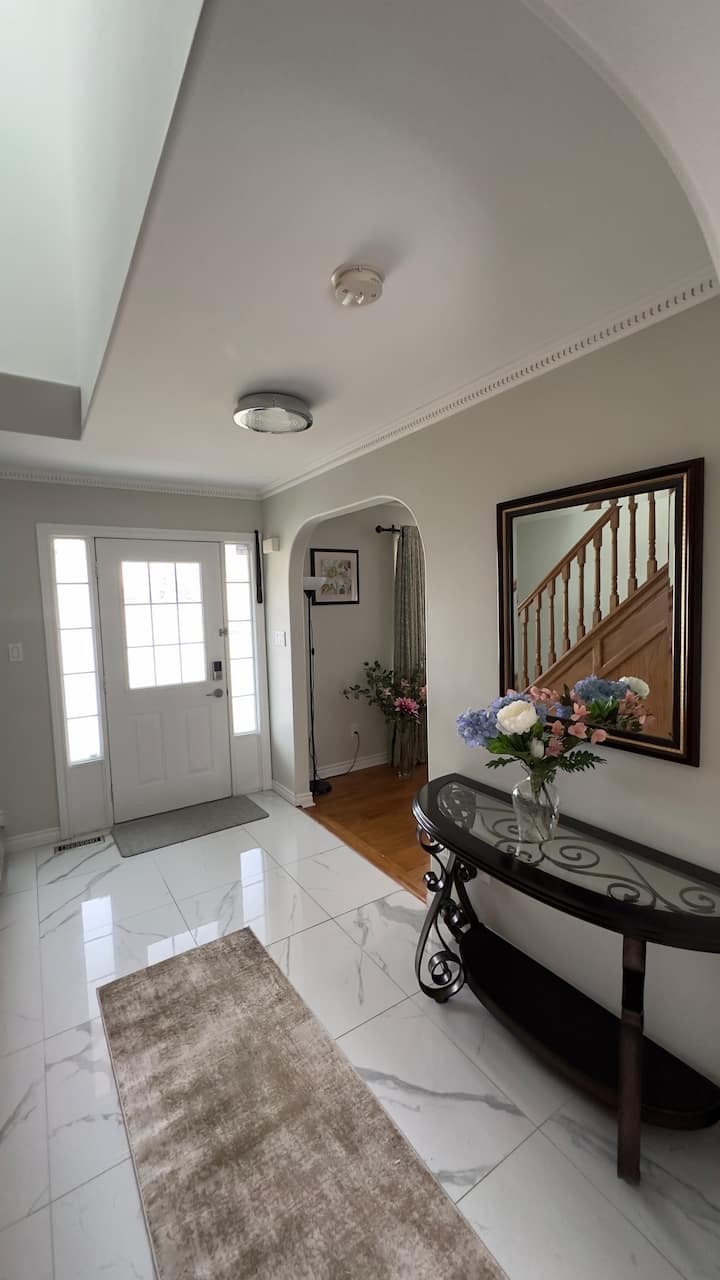 Charming Home Situated In The Waterloo. - Waterloo