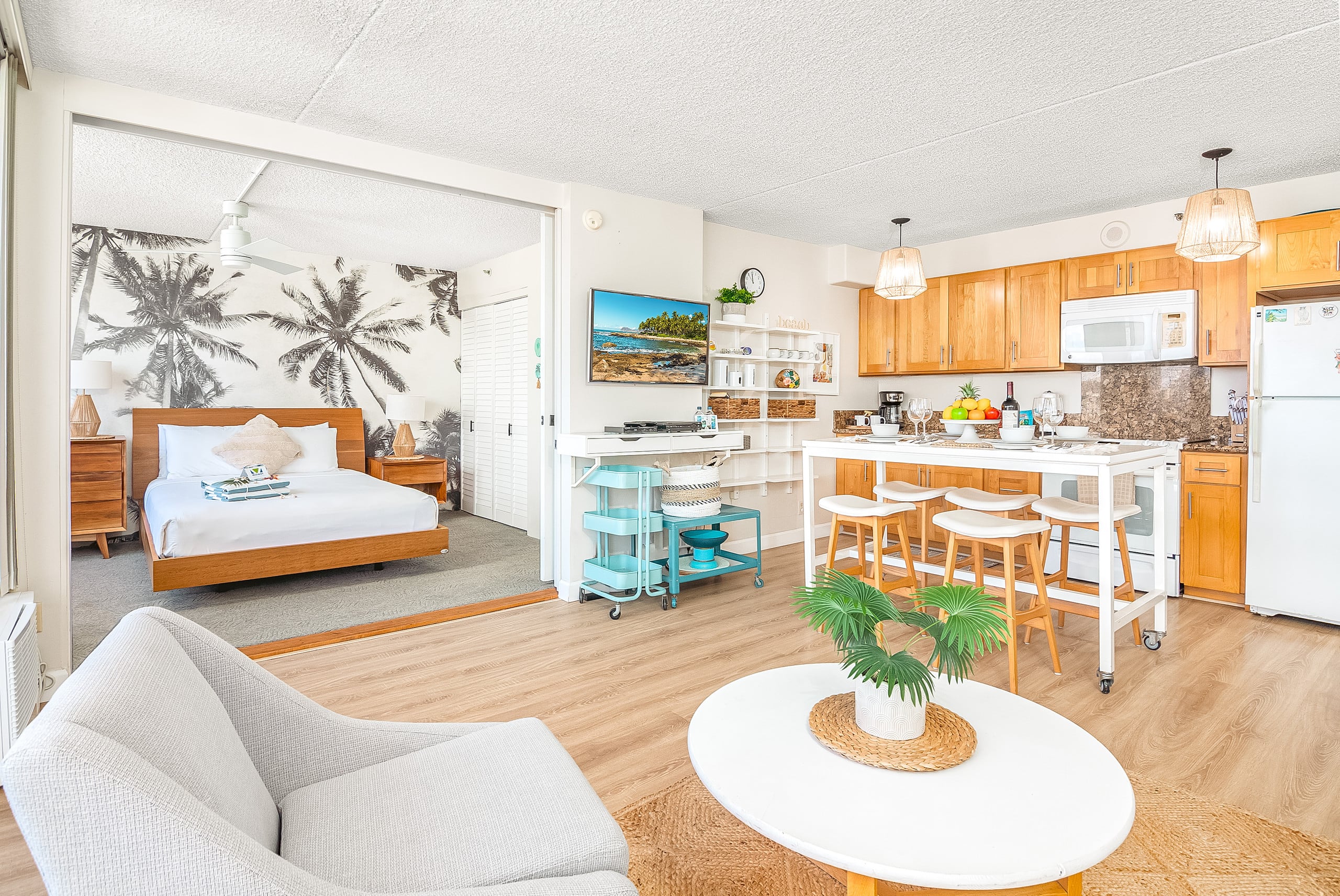 Condo in Honolulu · ★4.97 · 1 bedroom · 2 beds · 1 private bath - Image 8