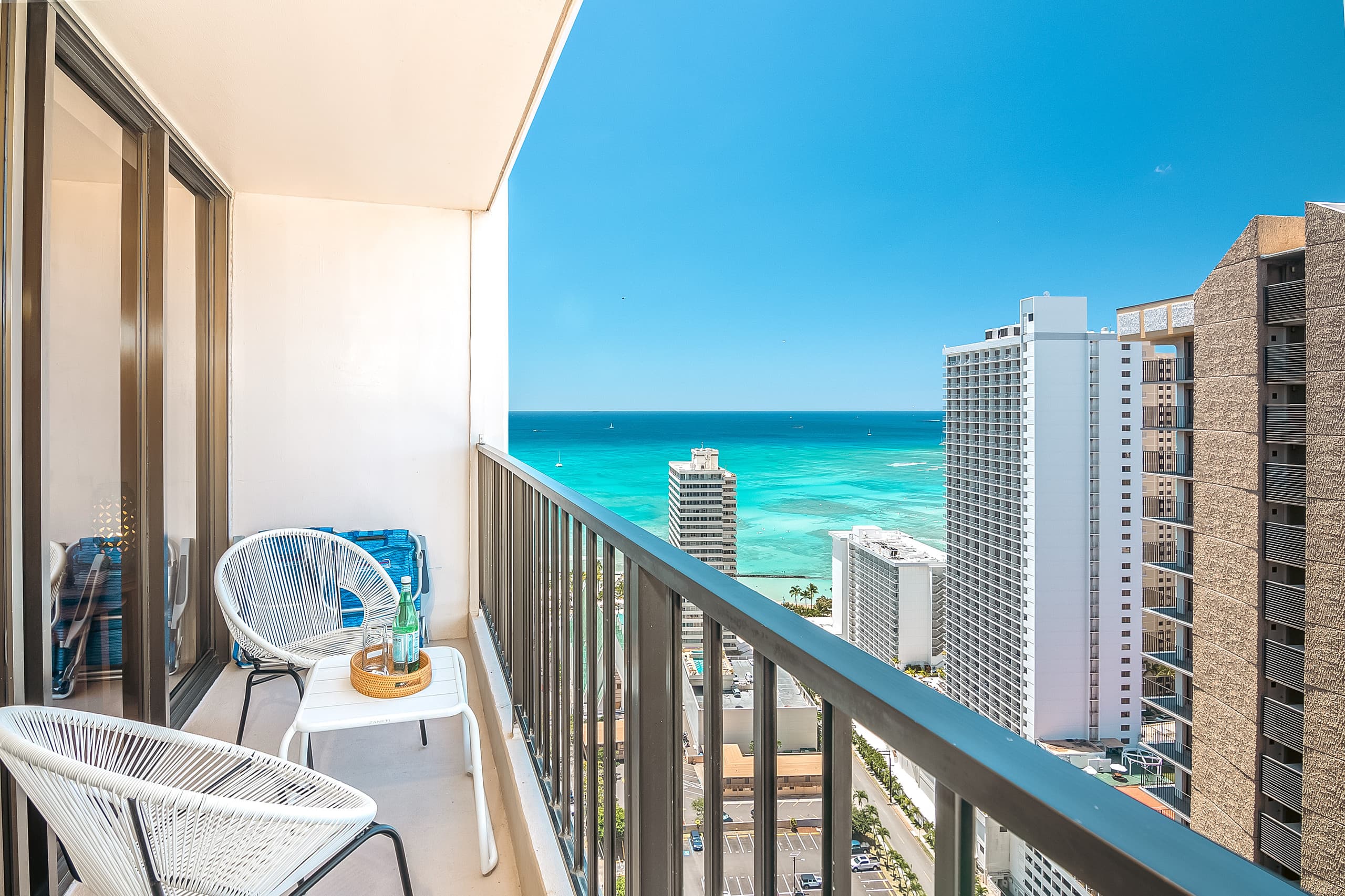 Condo in Honolulu · ★4.97 · 1 bedroom · 2 beds · 1 private bath - Image 42