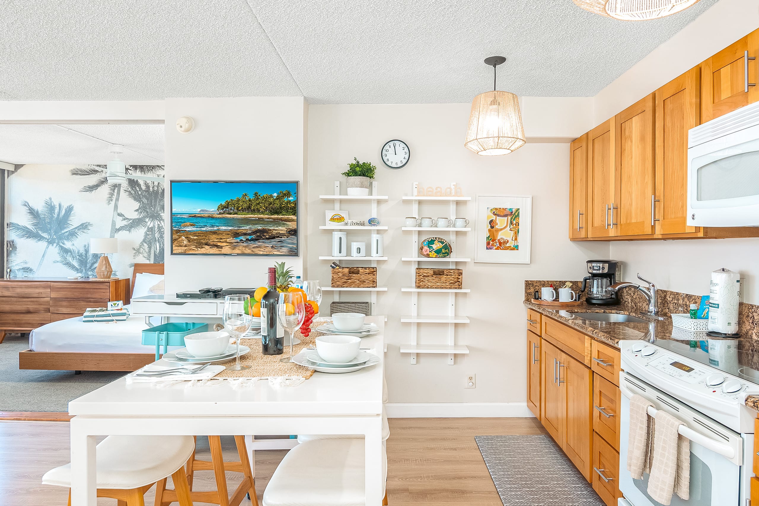 Condo in Honolulu · ★4.97 · 1 bedroom · 2 beds · 1 private bath - Image 24