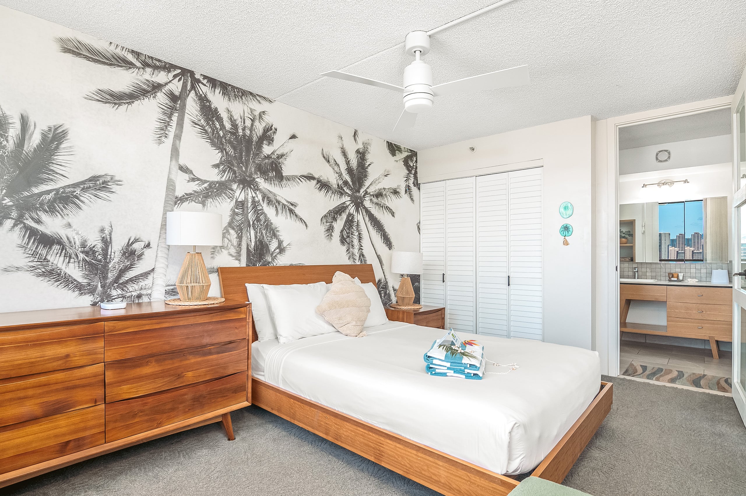 Condo in Honolulu · ★4.97 · 1 bedroom · 2 beds · 1 private bath - Image 32