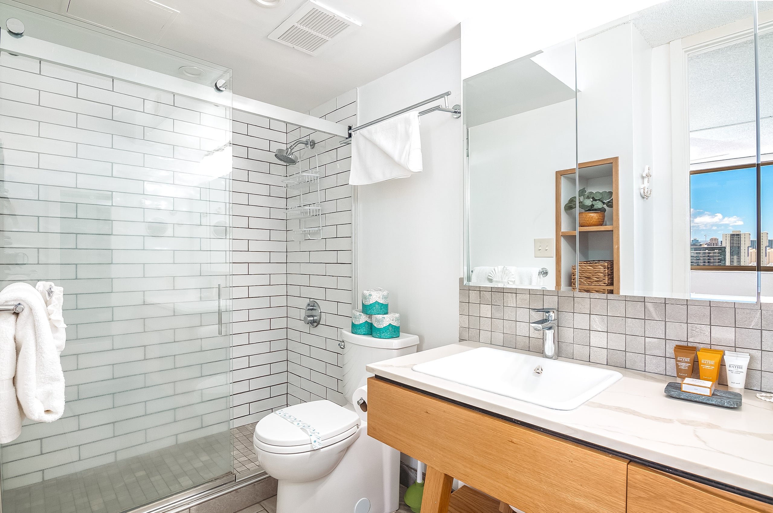 Condo in Honolulu · ★4.97 · 1 bedroom · 2 beds · 1 private bath - Image 37