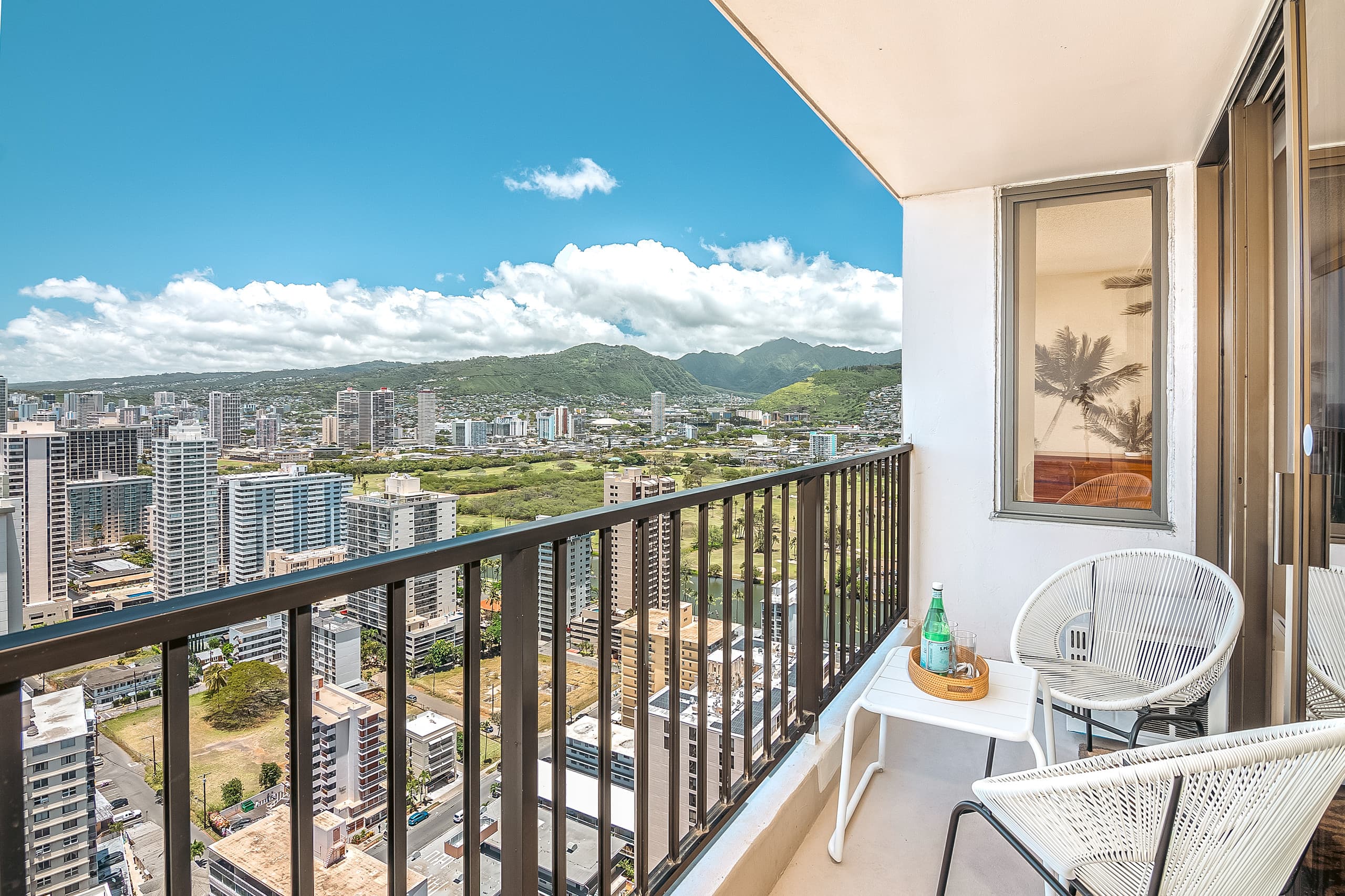 Condo in Honolulu · ★4.97 · 1 bedroom · 2 beds · 1 private bath - Image 43