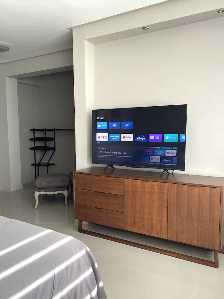 Tweede slaapkamer  - Tv en kast