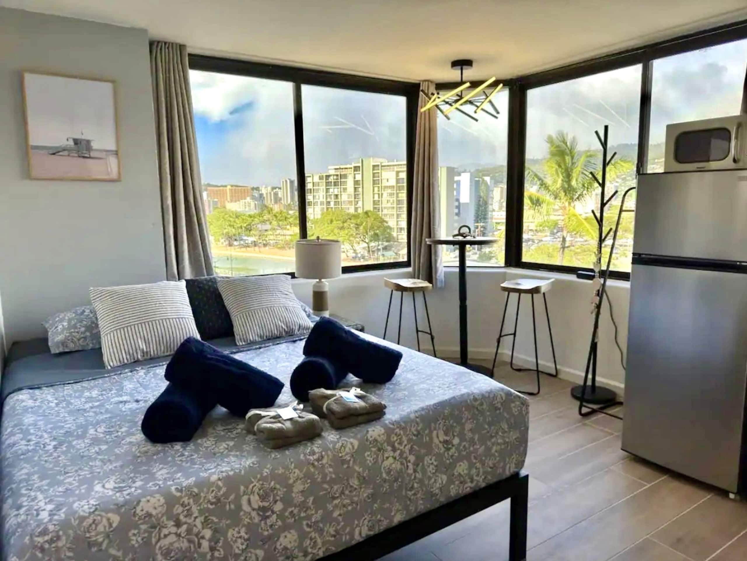 Condo in Honolulu · ★4.63 · Studio · 1 bed · 1 private bath - Image 27