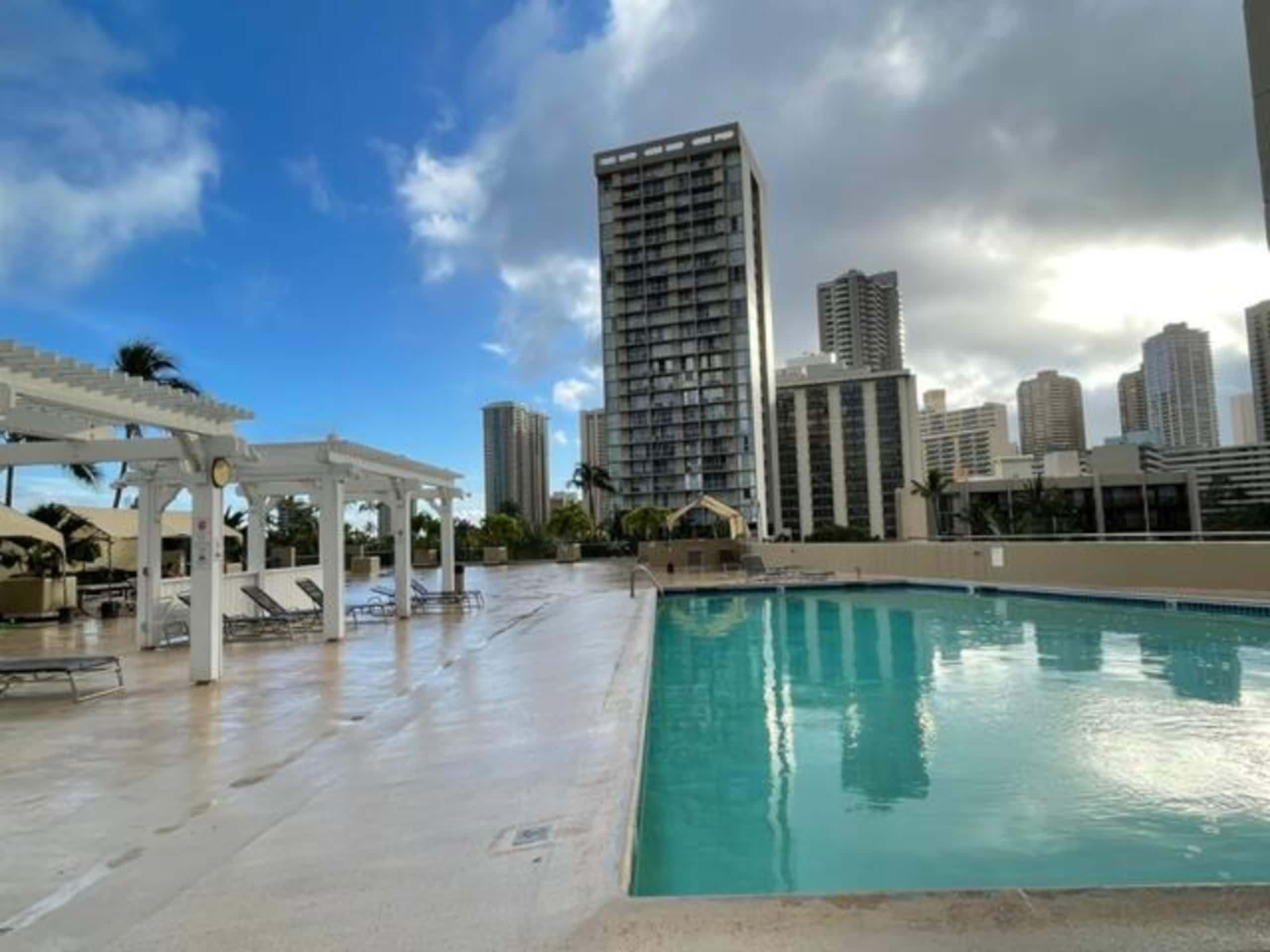 Condo in Honolulu · ★4.63 · Studio · 1 bed · 1 private bath - Image 21