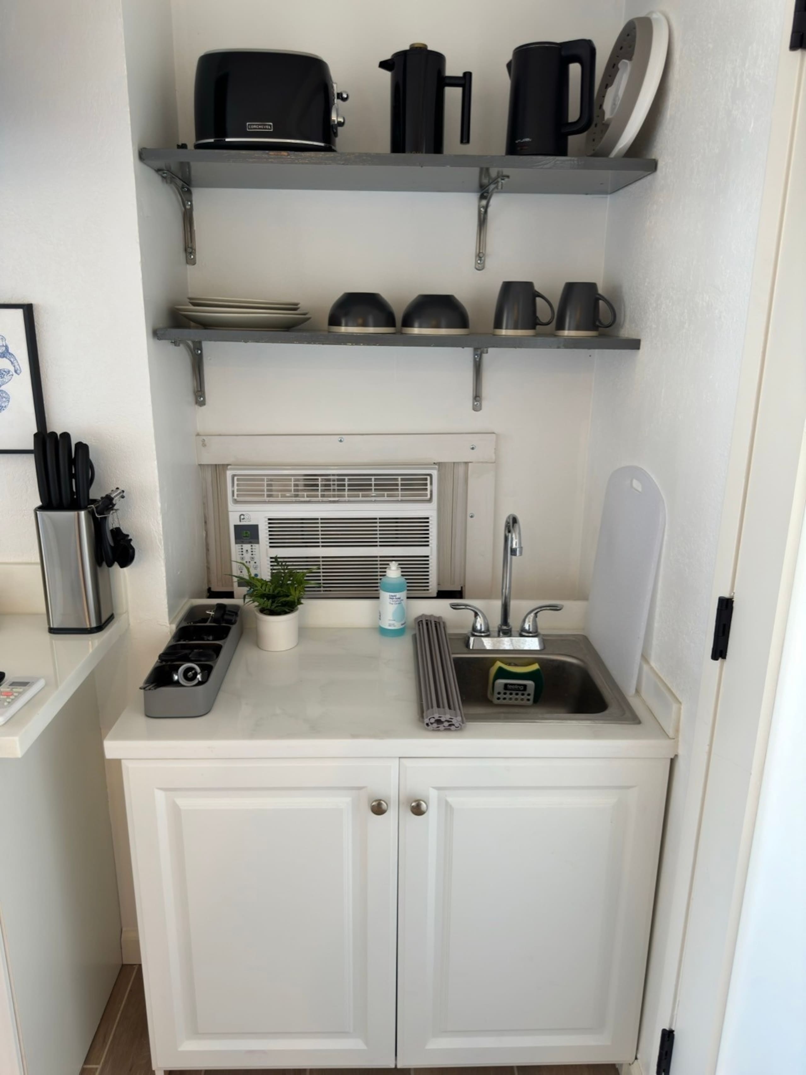 Condo in Honolulu · ★4.89 · Studio · 1 bed · 1 private bath - Image 7