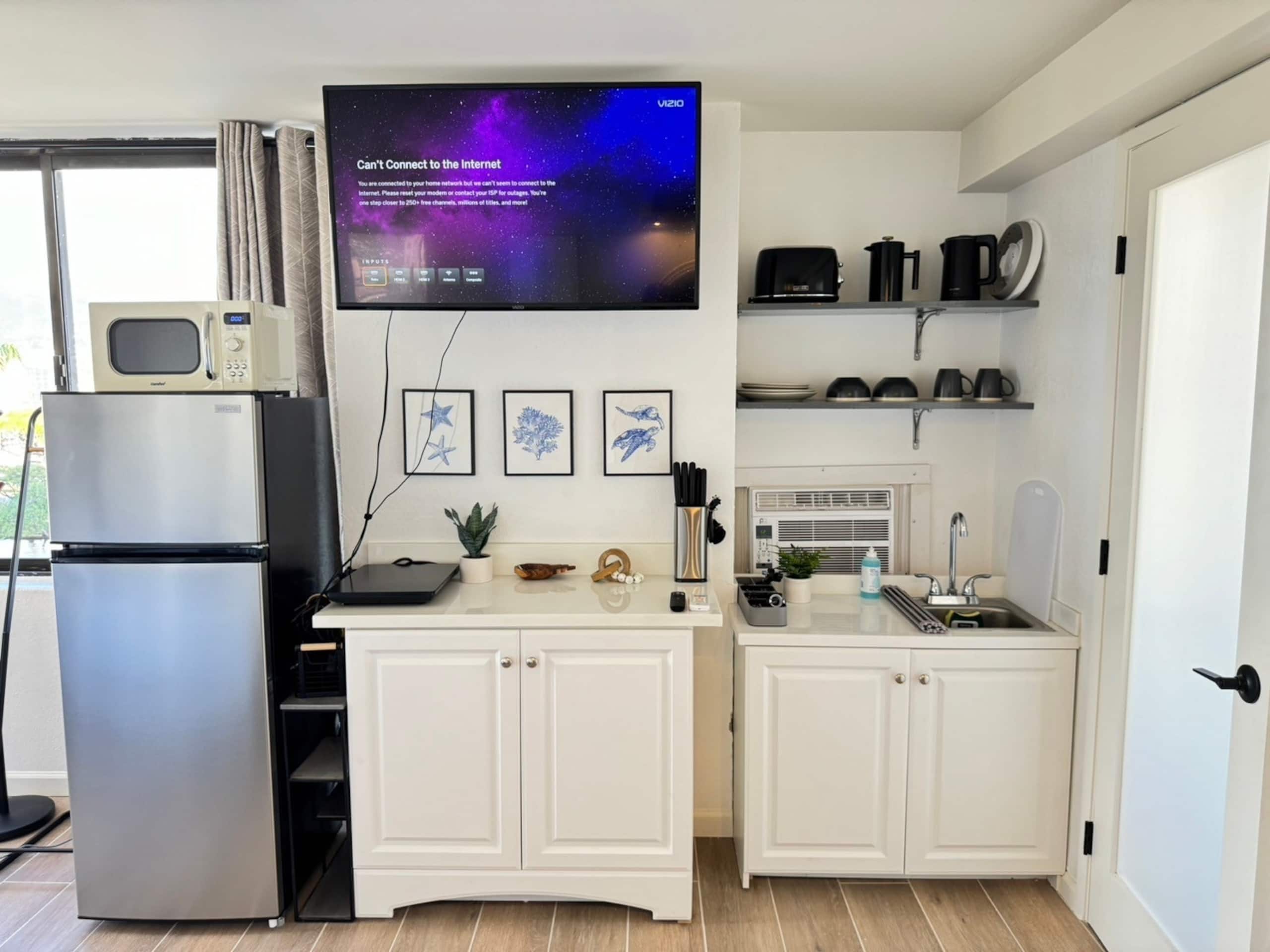 Condo in Honolulu · ★4.89 · Studio · 1 bed · 1 private bath - Image 5