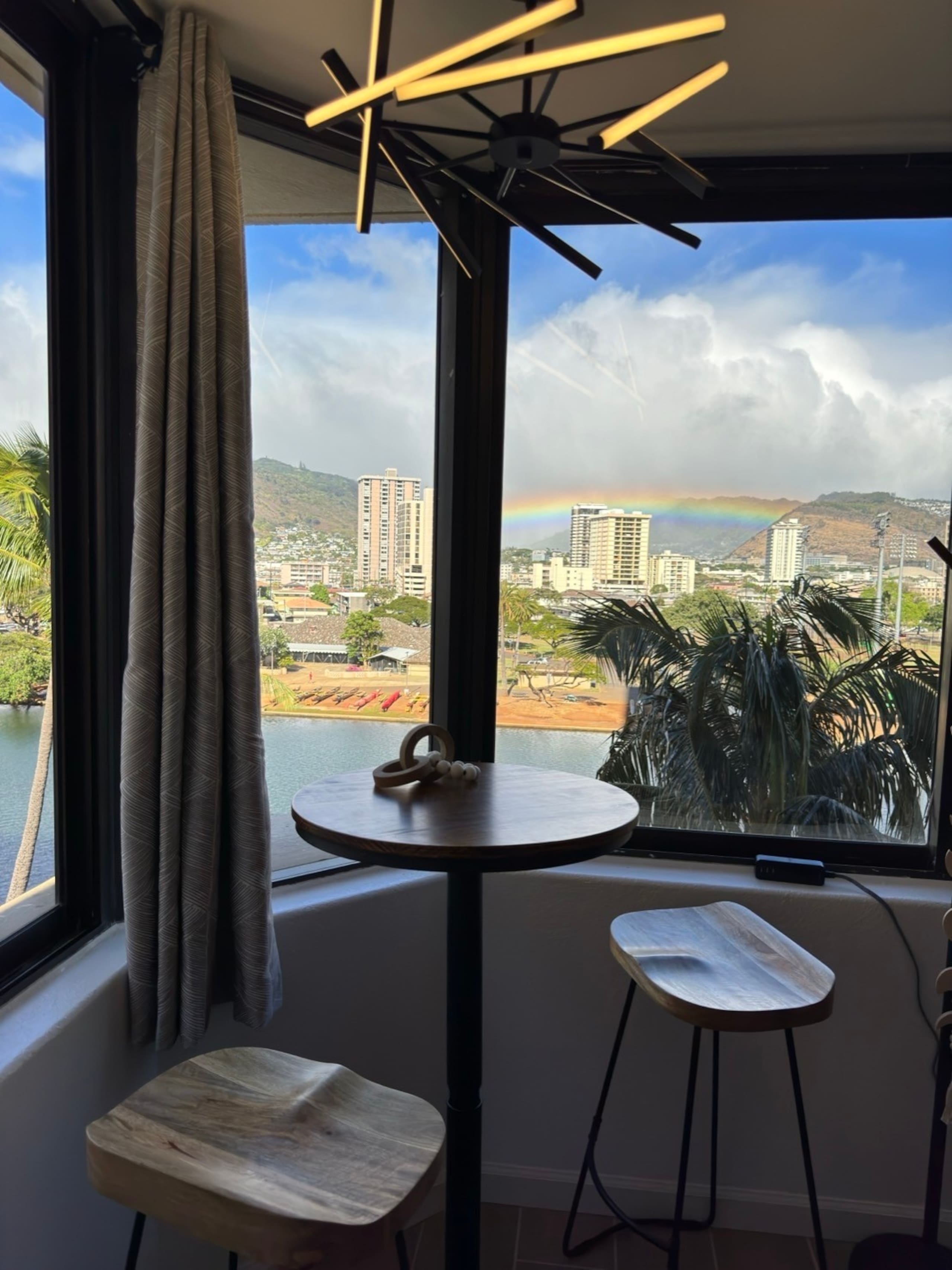 Condo in Honolulu · ★4.89 · Studio · 1 bed · 1 private bath - Image 9