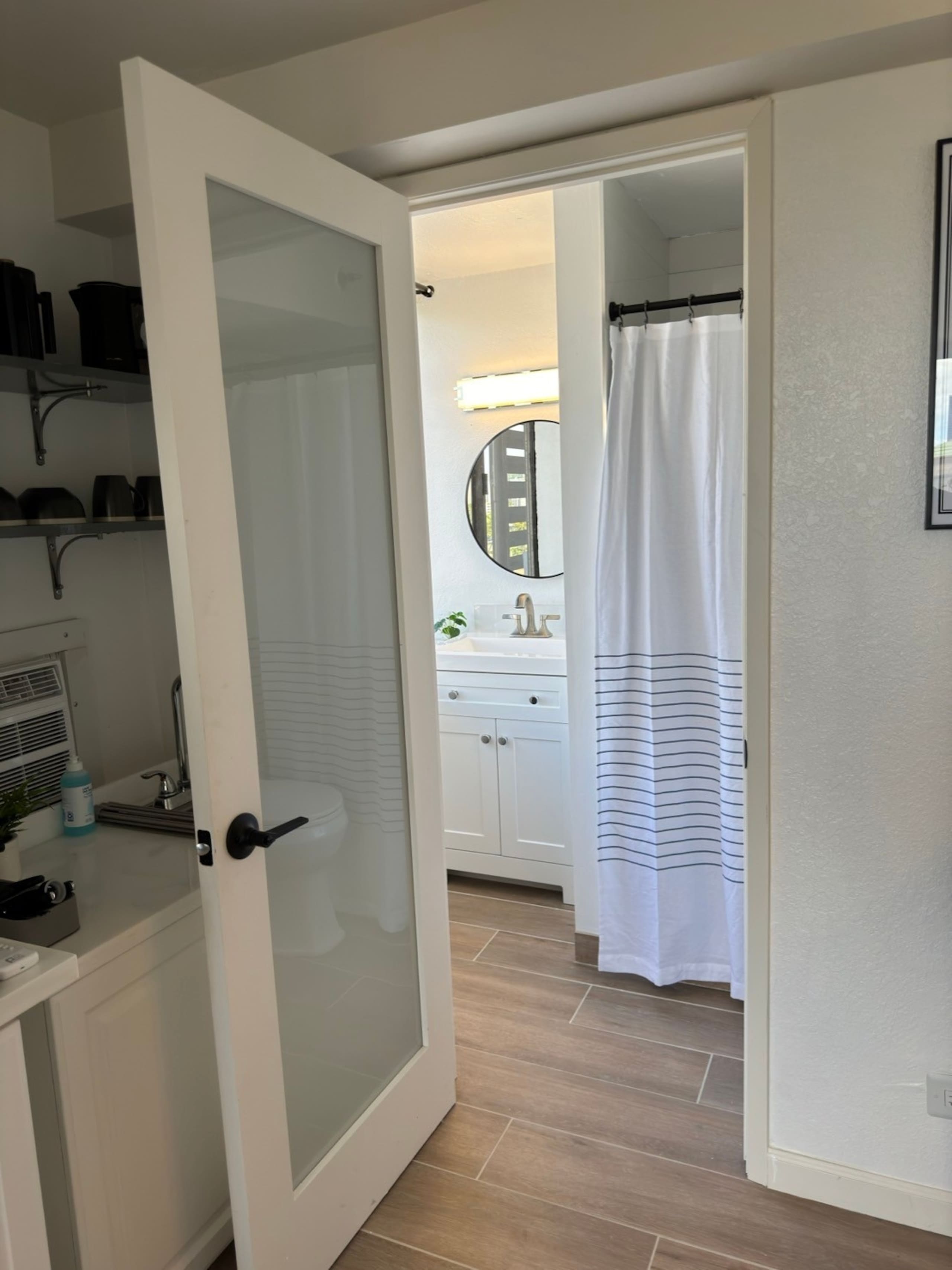 Condo in Honolulu · ★4.89 · Studio · 1 bed · 1 private bath - Image 12