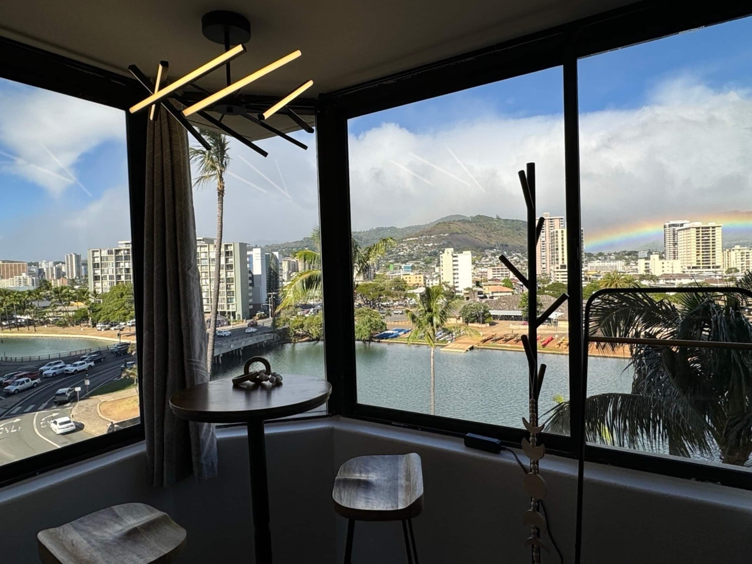 Condo in Honolulu · ★4.89 · Studio · 1 bed · 1 private bath - Image 10