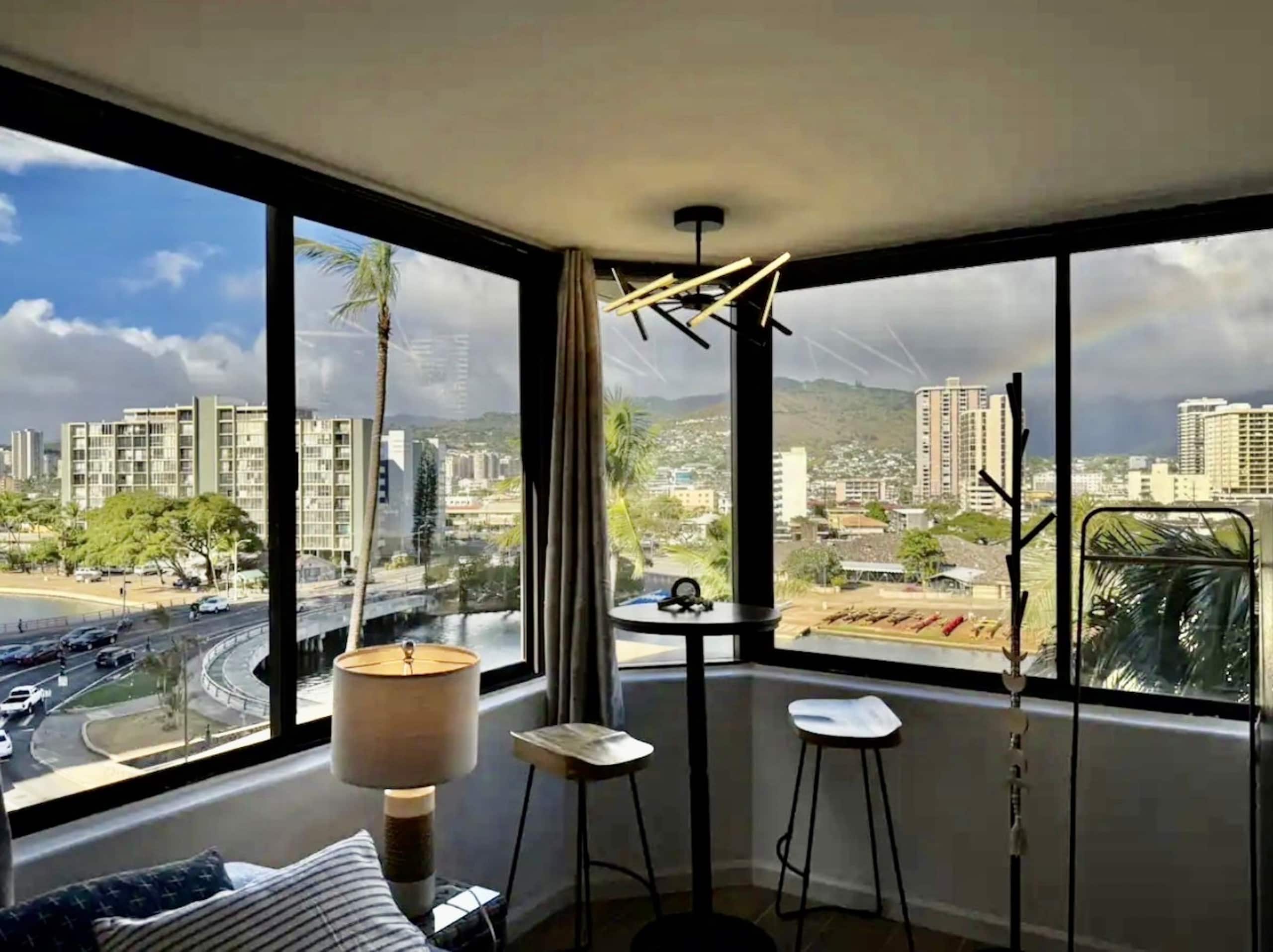 Condo in Honolulu · ★4.89 · Studio · 1 bed · 1 private bath - Image 3