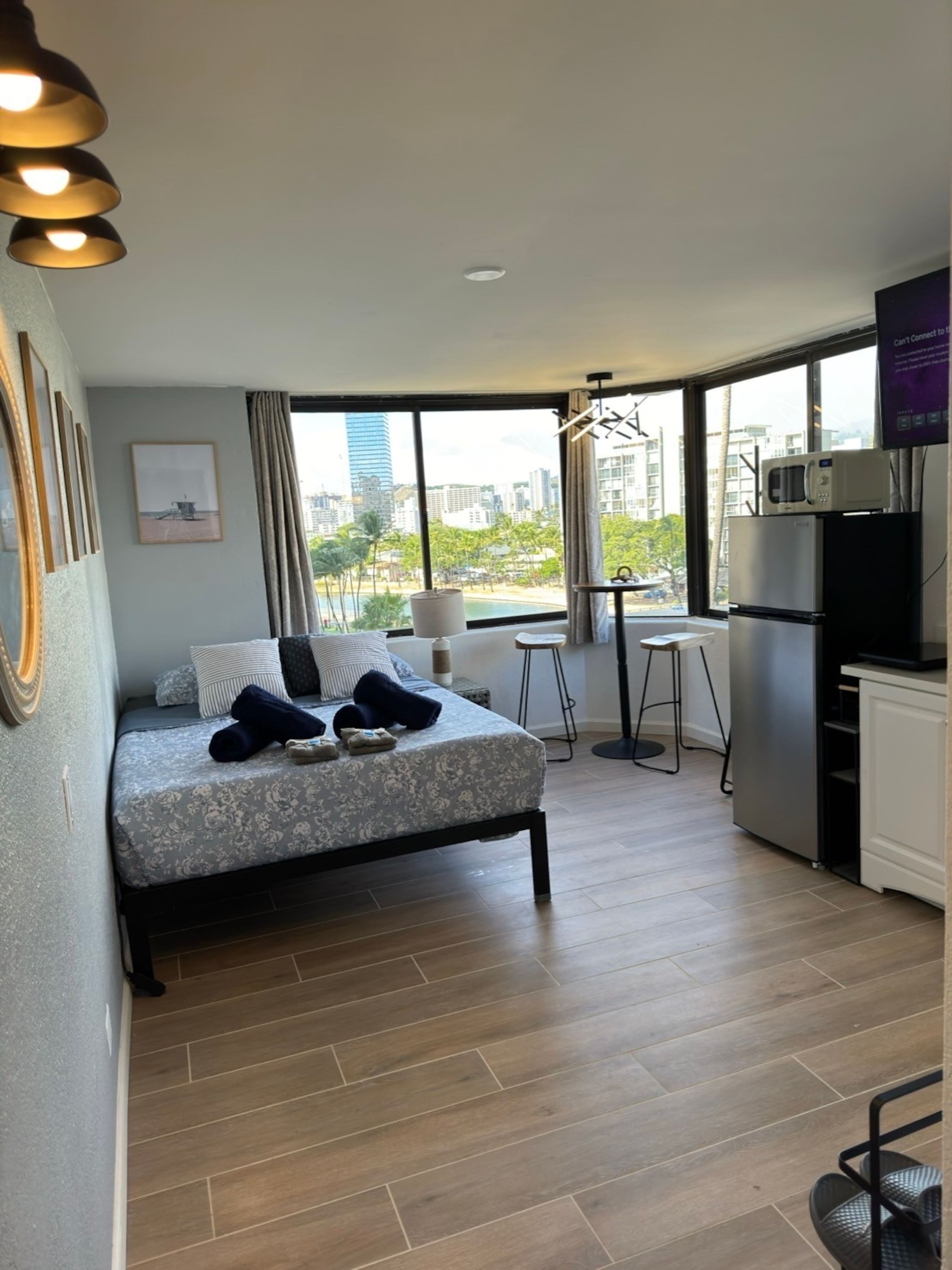 Condo in Honolulu · ★4.89 · Studio · 1 bed · 1 private bath - Image 31