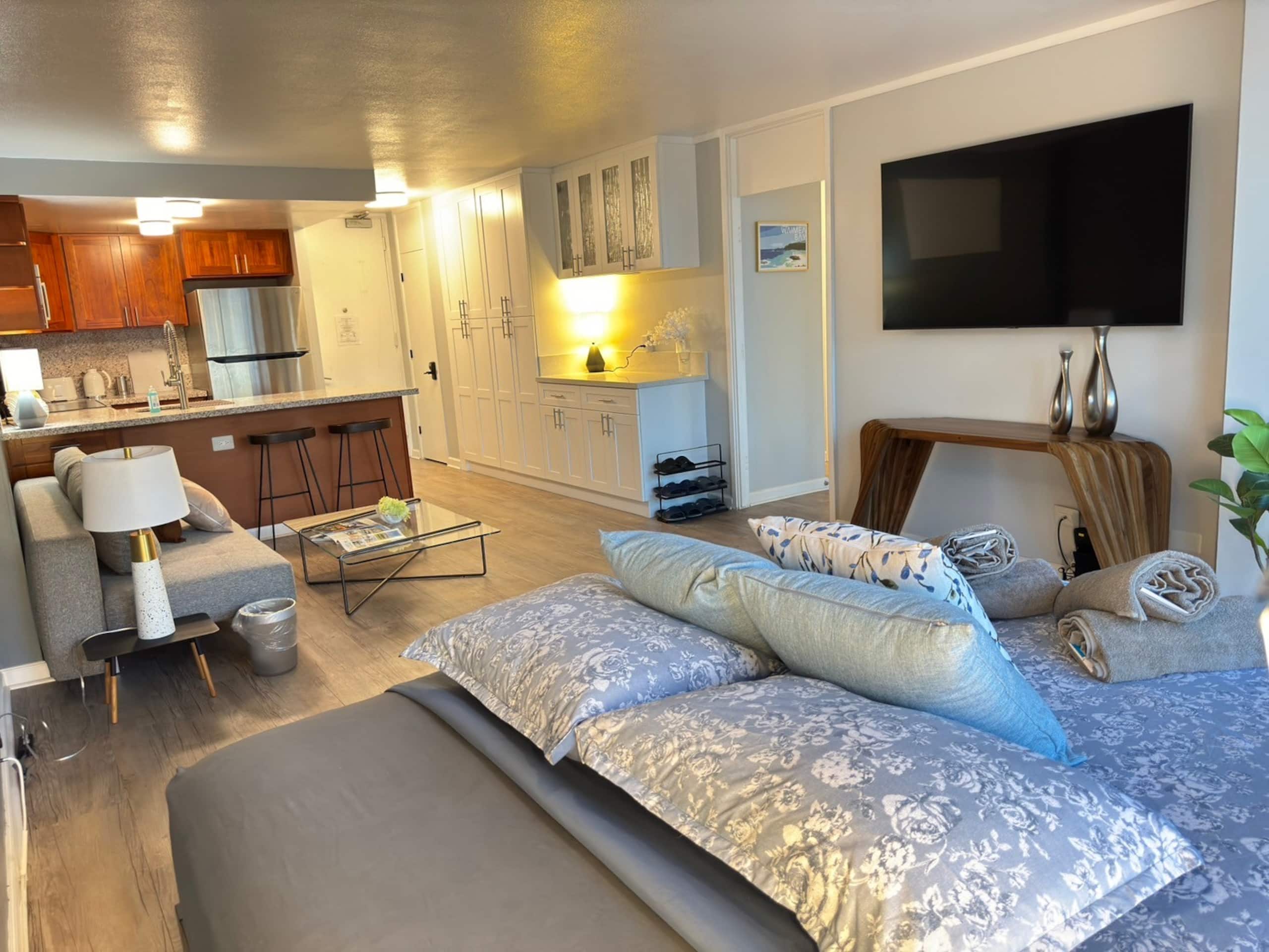 Condo in Honolulu · ★4.75 · 1 bedroom · 4 beds · 1 private bath - Image 3