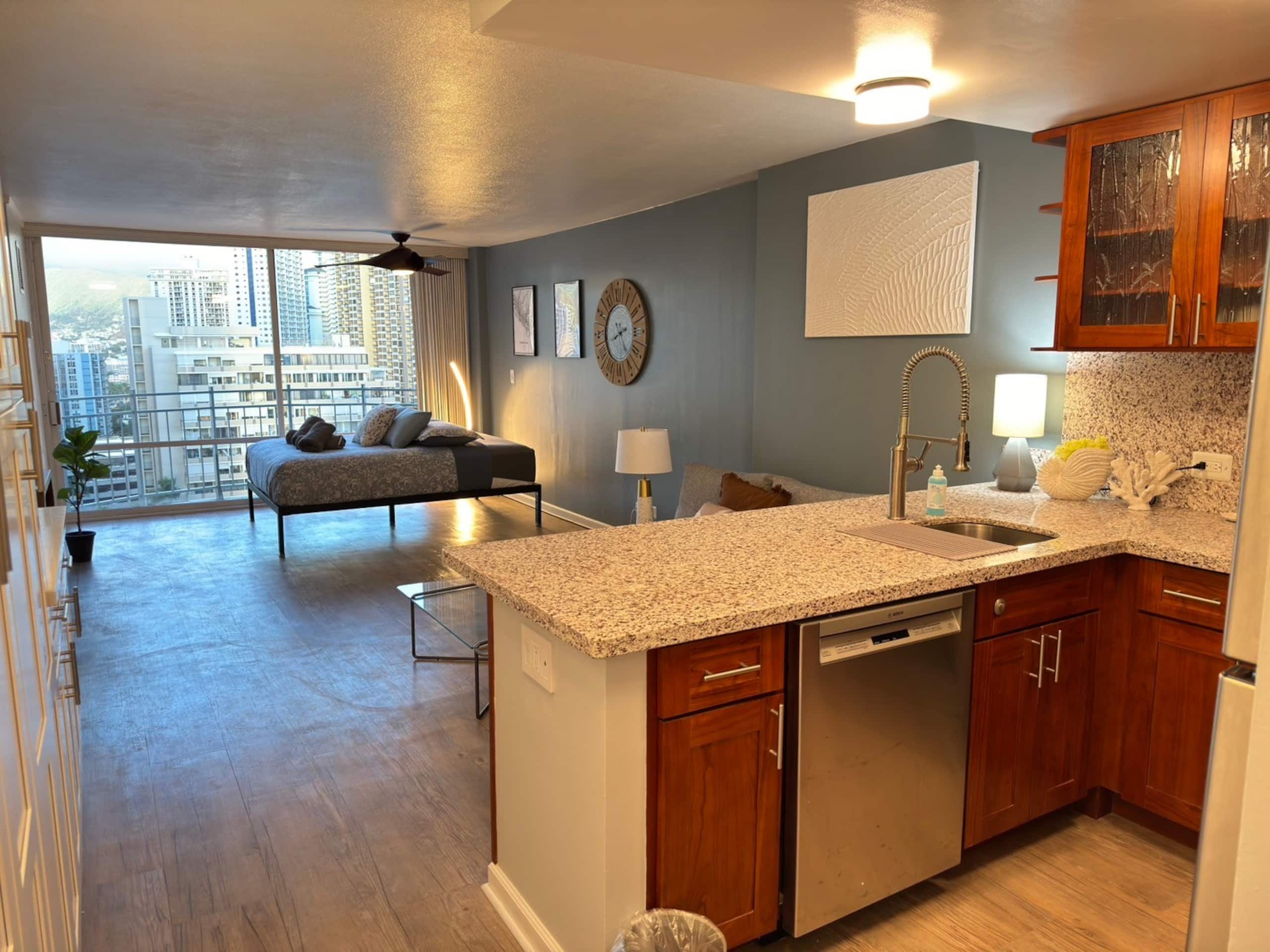 Condo in Honolulu · ★4.75 · 1 bedroom · 4 beds · 1 private bath - Image 2