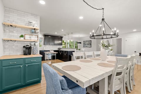 *5 bedrooms*12 min to Lakepoint Sports*Game room!