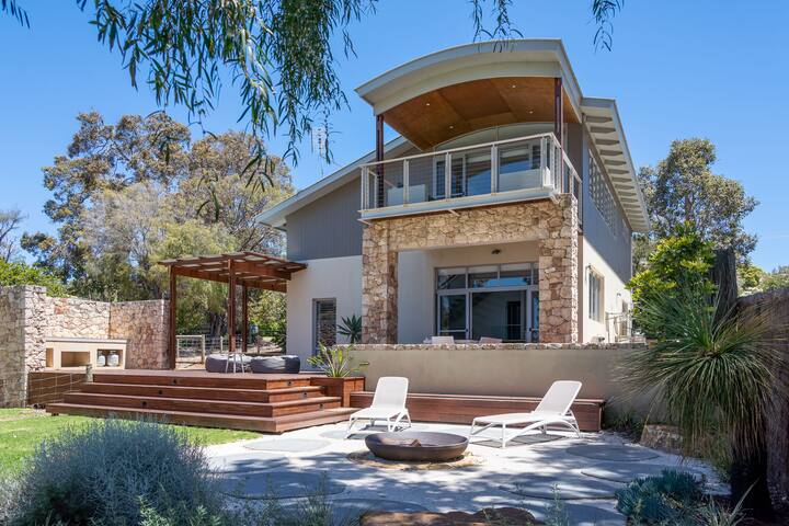 Bay Watch I Private Properties gallery image 3