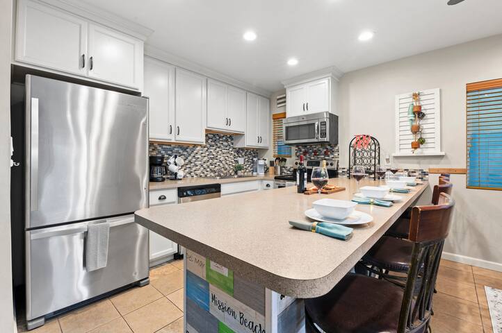 MB! 6BR Beachhouse- 4 parking spaces Sleeps 20+ gallery image 4