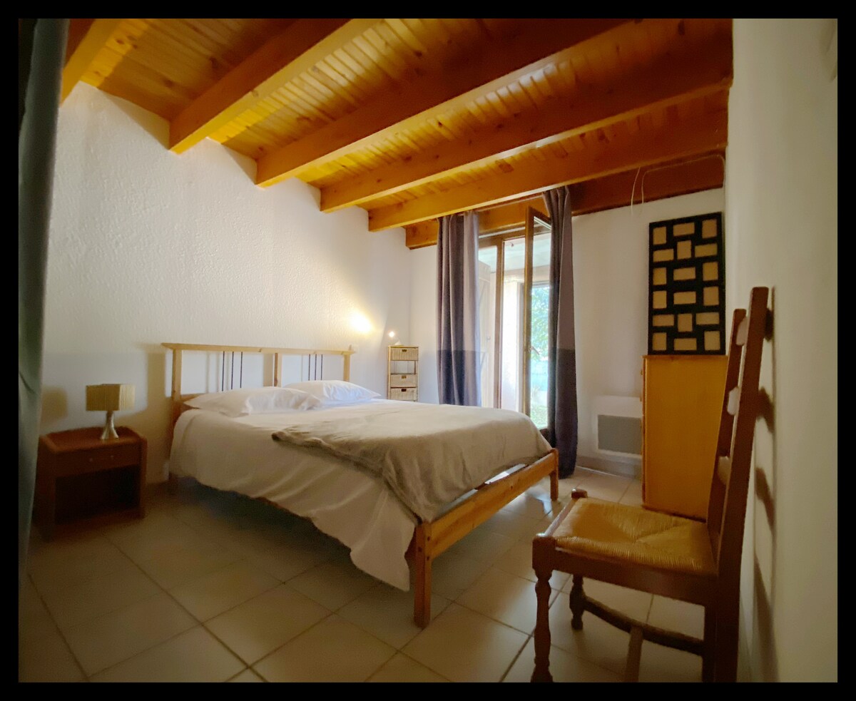 Habitación con cama de 140 cm en la planta baja 