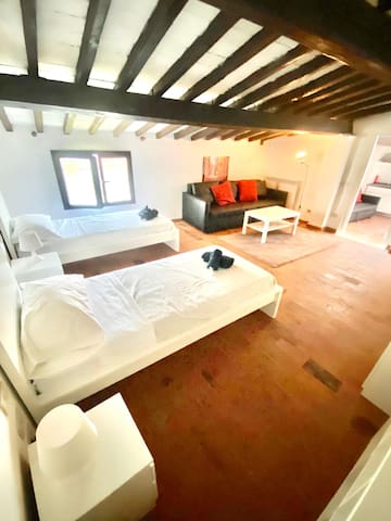 Large & marvellous 4BR apartment ideal for groups