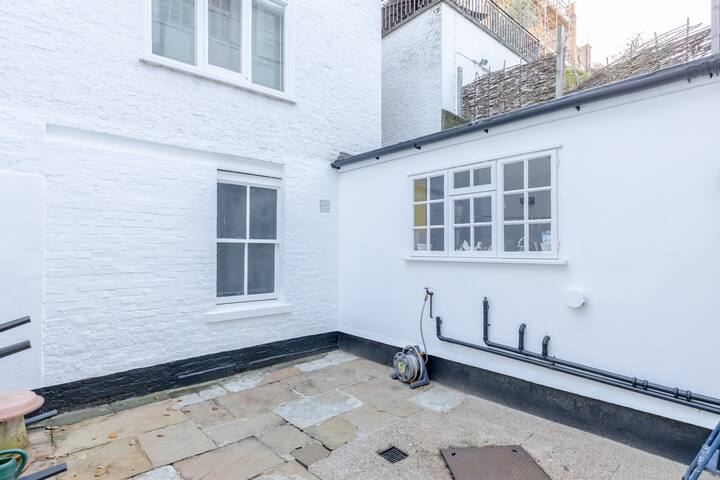 Rest Like A Royal | 4 Bed | Near Buckingham Palace gallery image 5