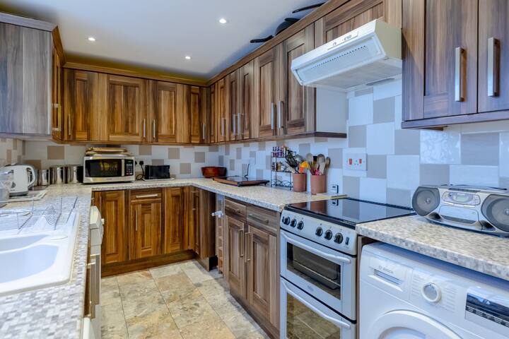 Rest Like A Royal | 4 Bed | Near Buckingham Palace gallery image 2